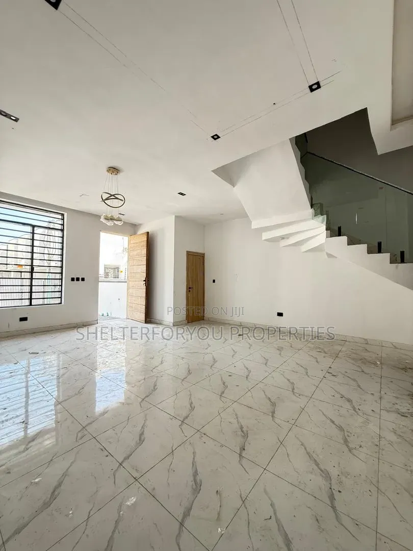 4bdrm Duplex in Ikota for sale in Ikota