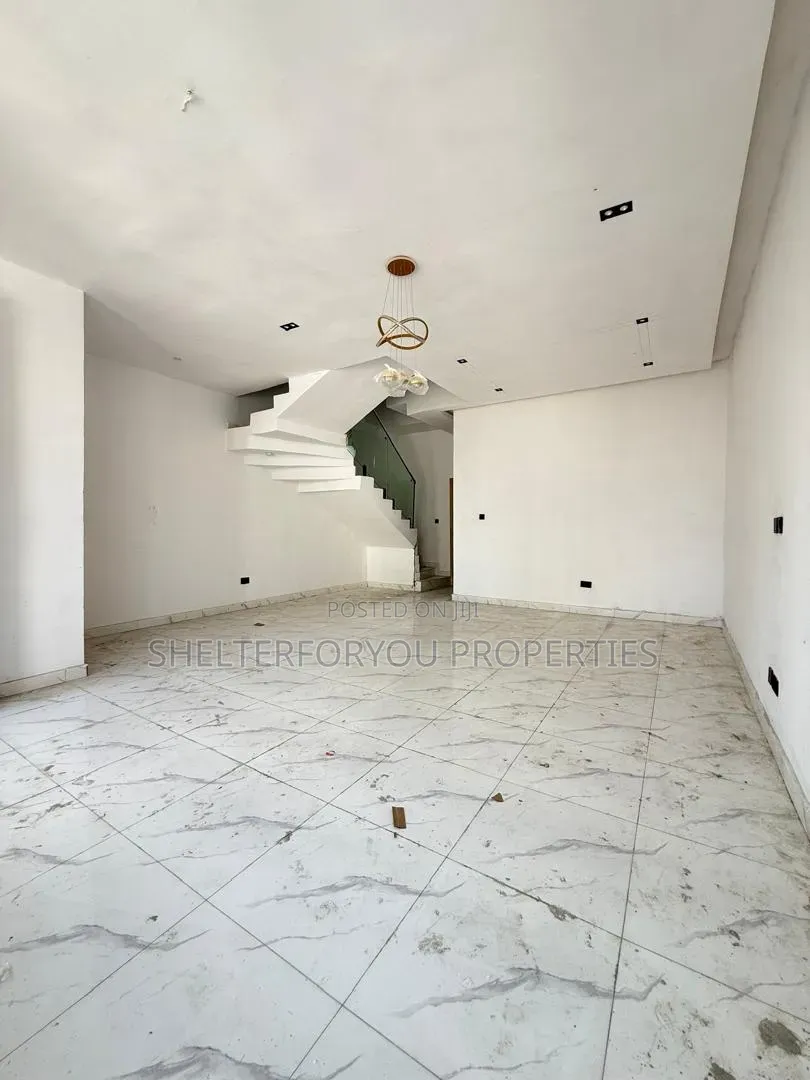4bdrm Duplex in Ikota for sale in Ikota