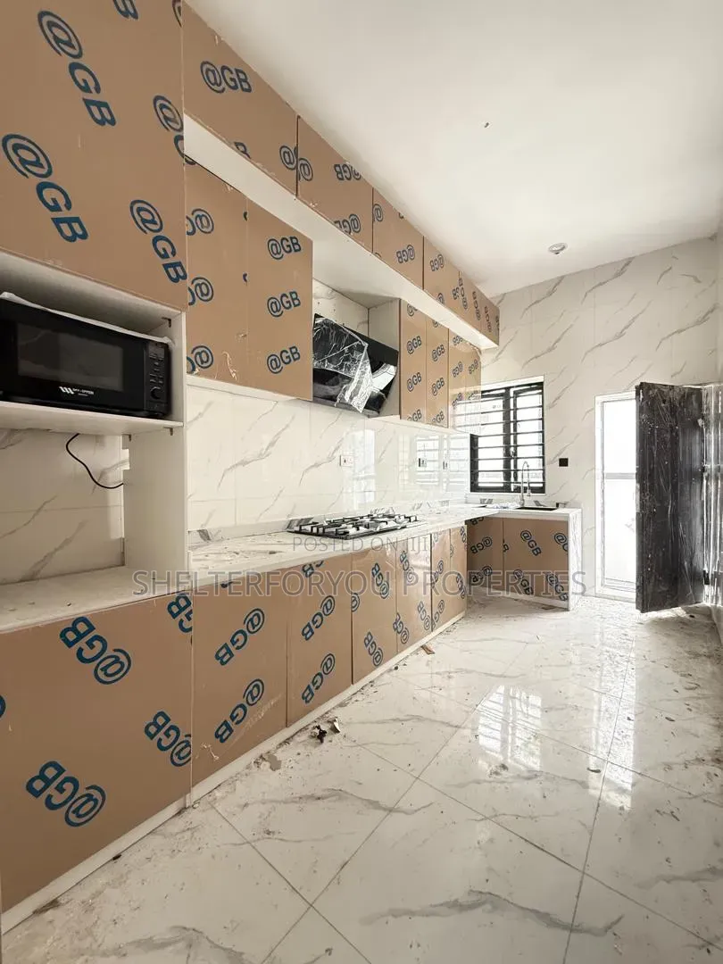 4bdrm Duplex in Ikota for sale in Ikota