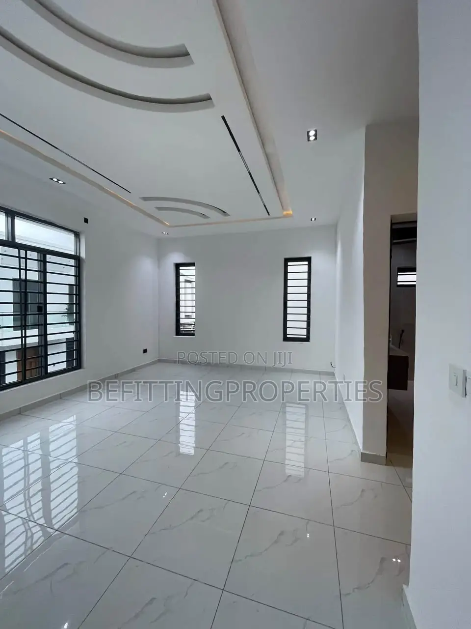 5bdrm Duplex in Idado for sale in Idado
