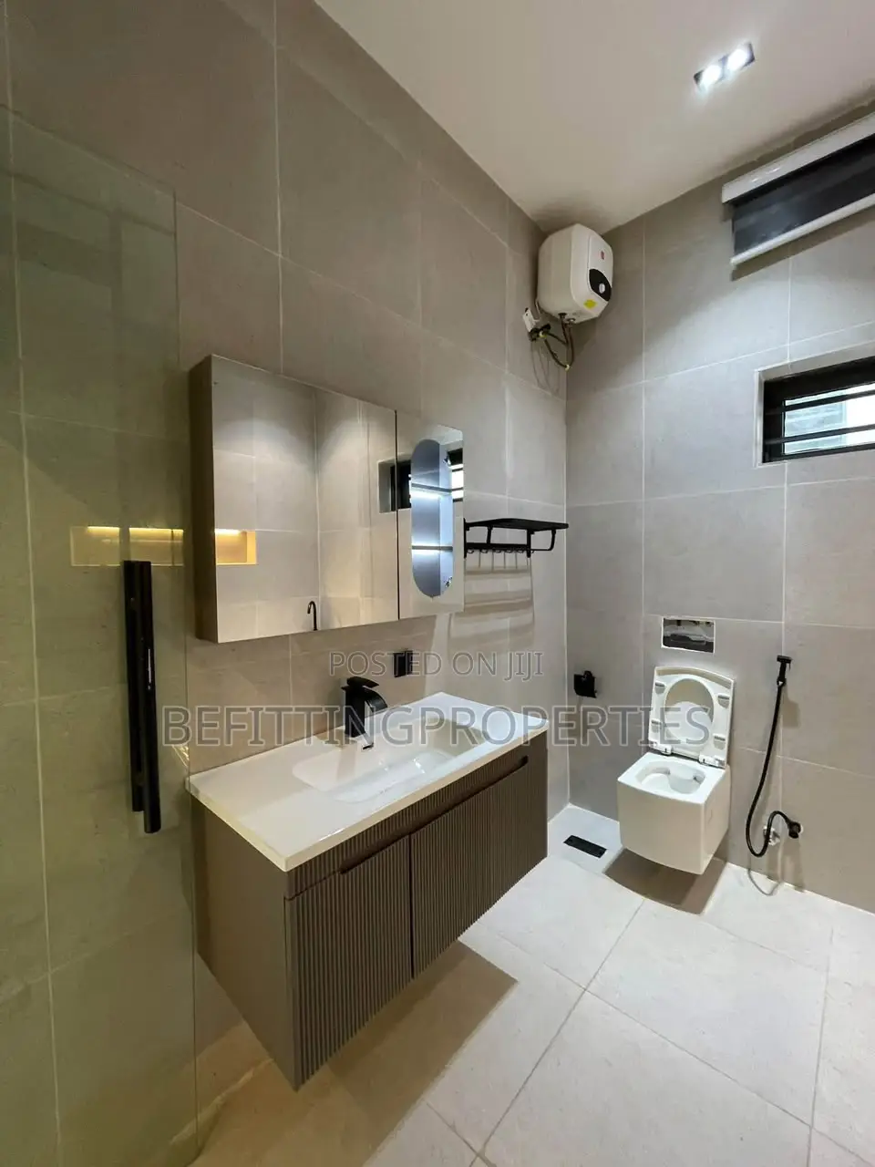 5bdrm Duplex in Idado for sale in Idado