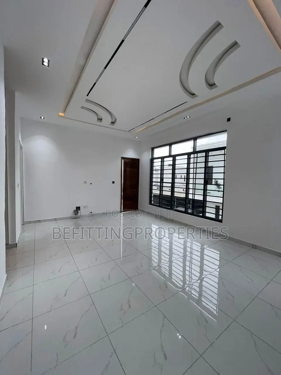 5bdrm Duplex in Idado for sale in Idado