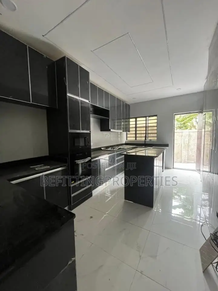 5bdrm Duplex in Ikeja for sale in Ikeja