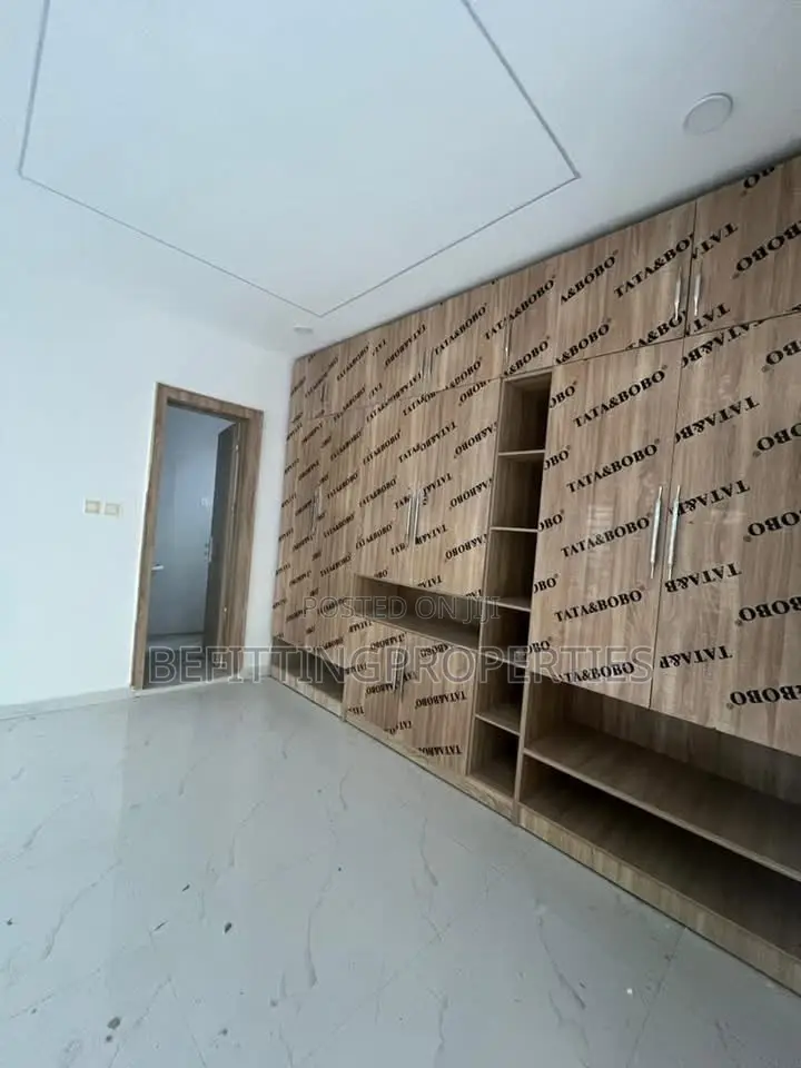 5bdrm Duplex in Ikeja for sale in Ikeja