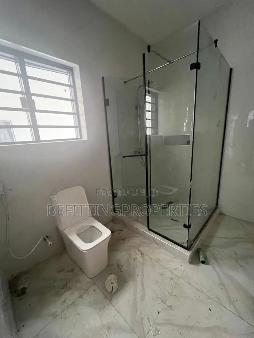 5bdrm Duplex in Ikeja for sale in Ikeja