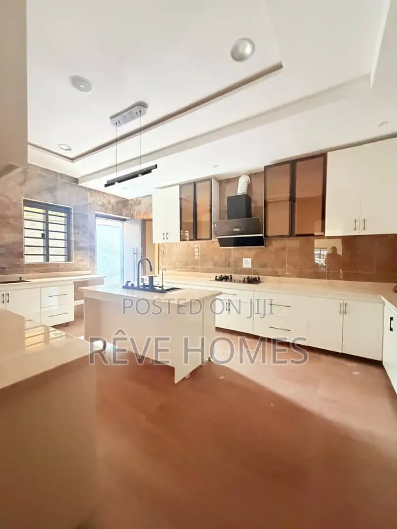 4bdrm Duplex in GRA Phase 2 Shangisha for sale in GRA Phase 2 Shangisha