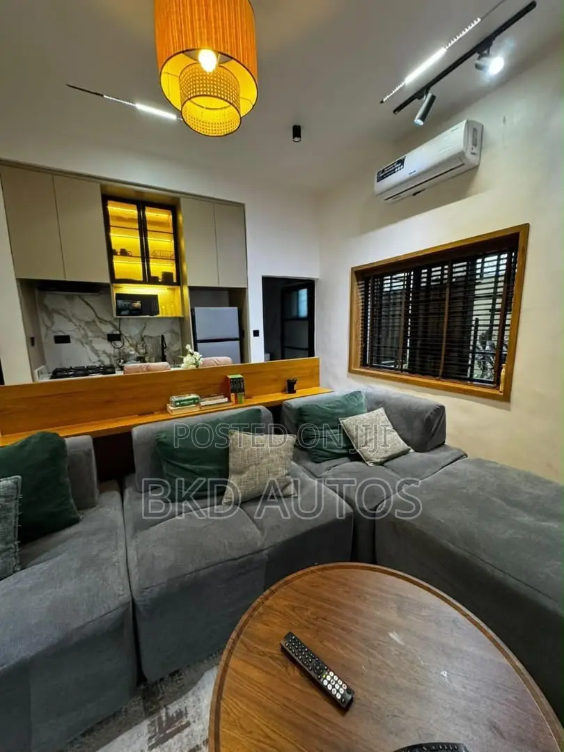 Cozy 1 Bedroom Apartment With Ps5 in Shomolu