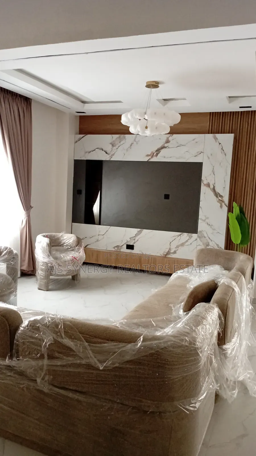 Furnished 3bdrm Maisonette in Lekki Phase 1 for sale in Lekki Phase 1