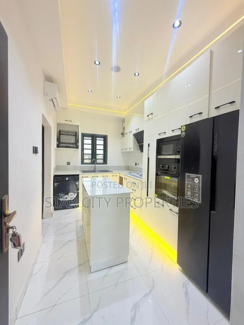 3bdrm Apartment in Gbagada Lagos for sale in New Garage / Gbagada