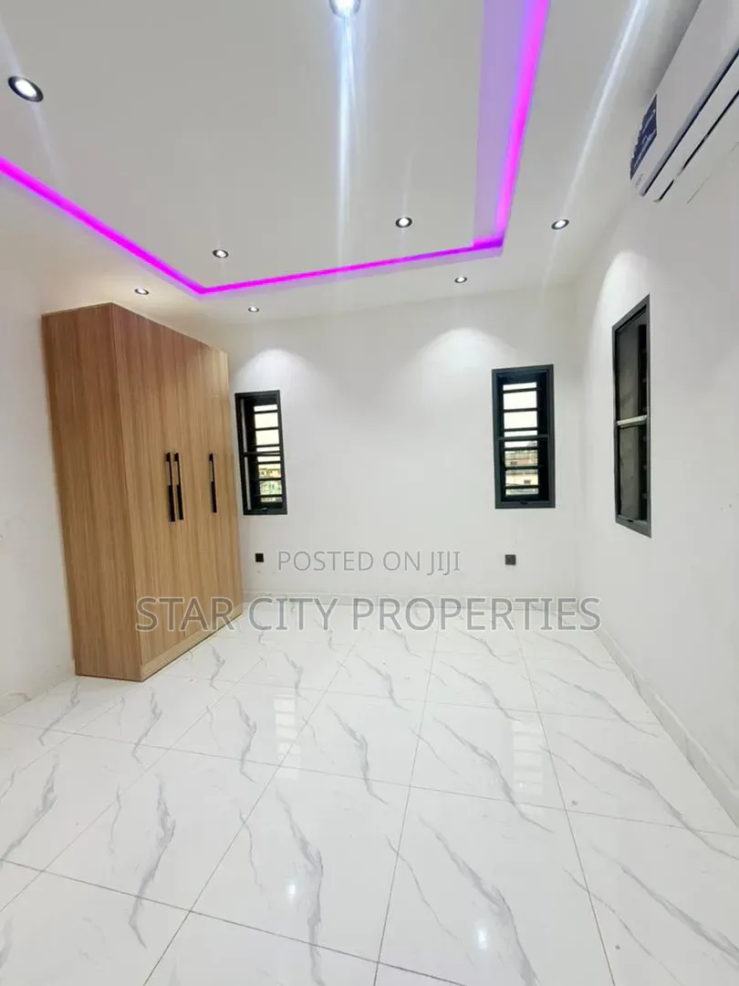 3bdrm Apartment in Gbagada Lagos for sale in New Garage / Gbagada