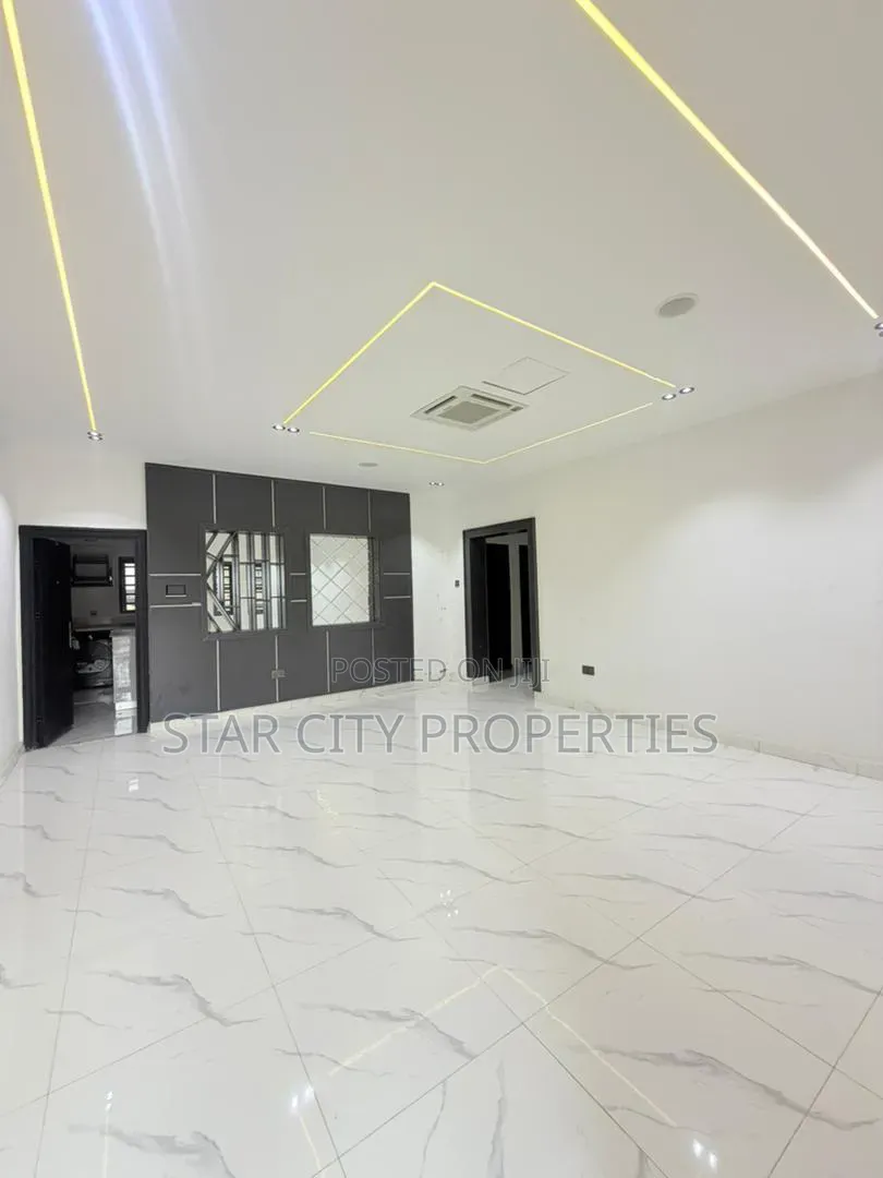 3bdrm Apartment in Gbagada Lagos for sale in New Garage / Gbagada