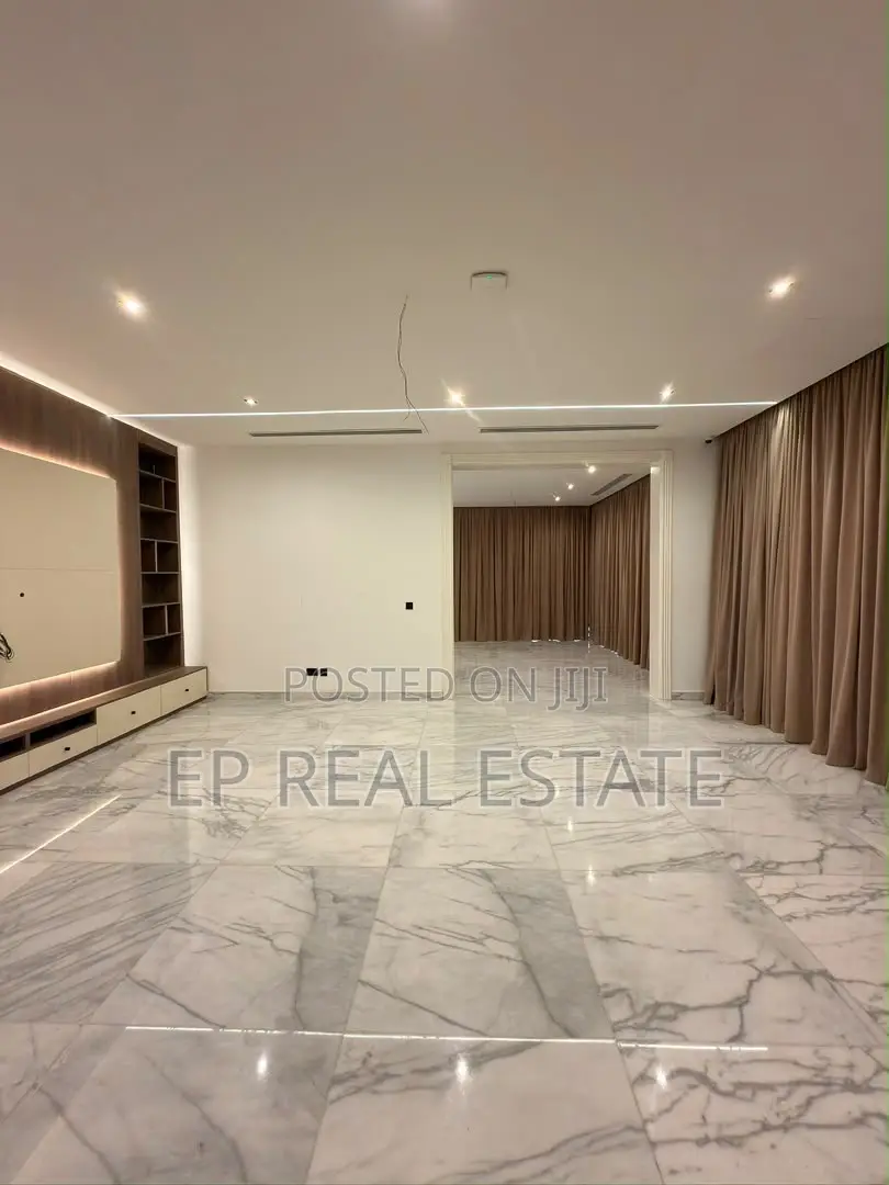 8bdrm Mansion in Maitama for sale in Maitama