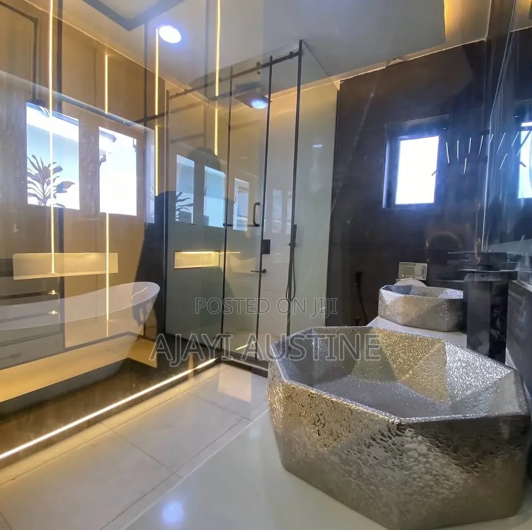 5bdrm Duplex in Mini Estate And for sale in Guzape District