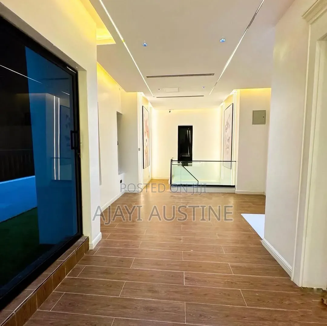 5bdrm Duplex in Mini Estate And for sale in Guzape District