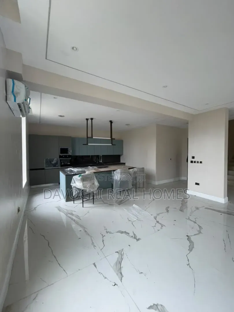 5bdrm Duplex in Banana Island for sale in Banana Island
