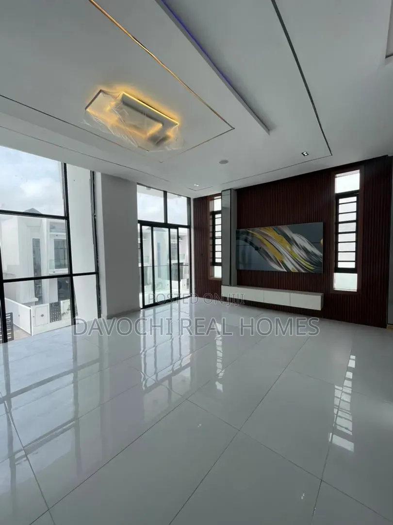 5bdrm Duplex in Lekki Phase 1 for sale in Lekki Phase 1