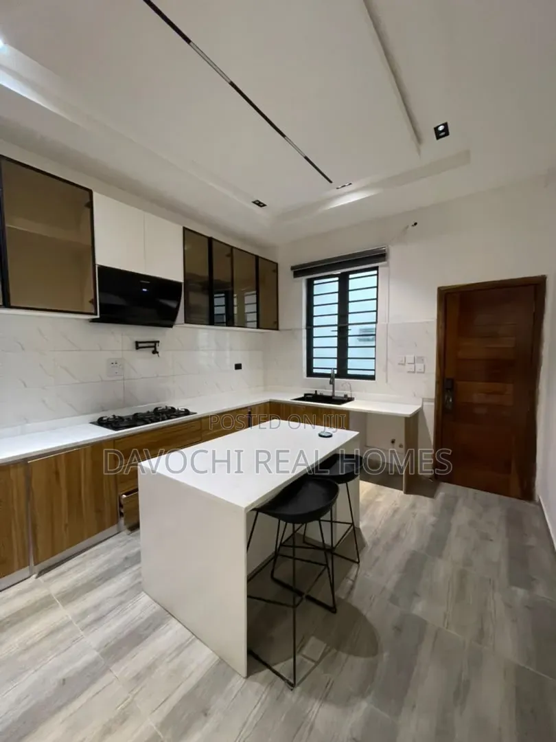 5bdrm Duplex in Idado for sale in Idado