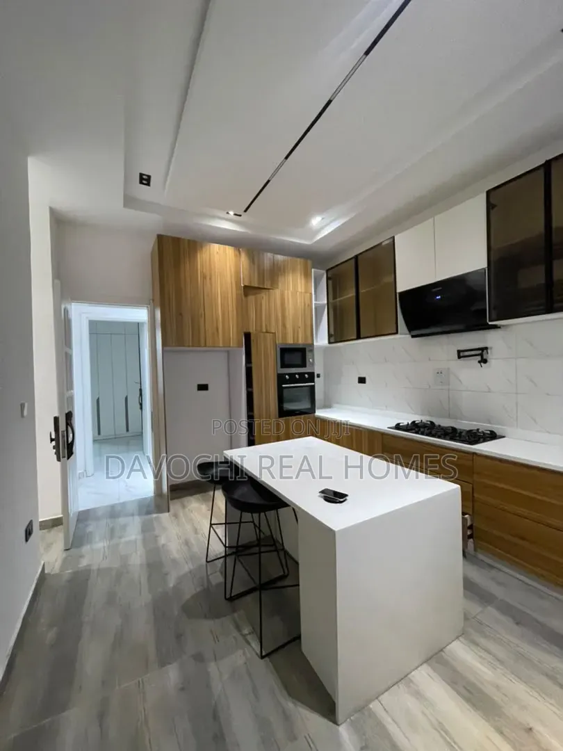 5bdrm Duplex in Idado for sale in Idado