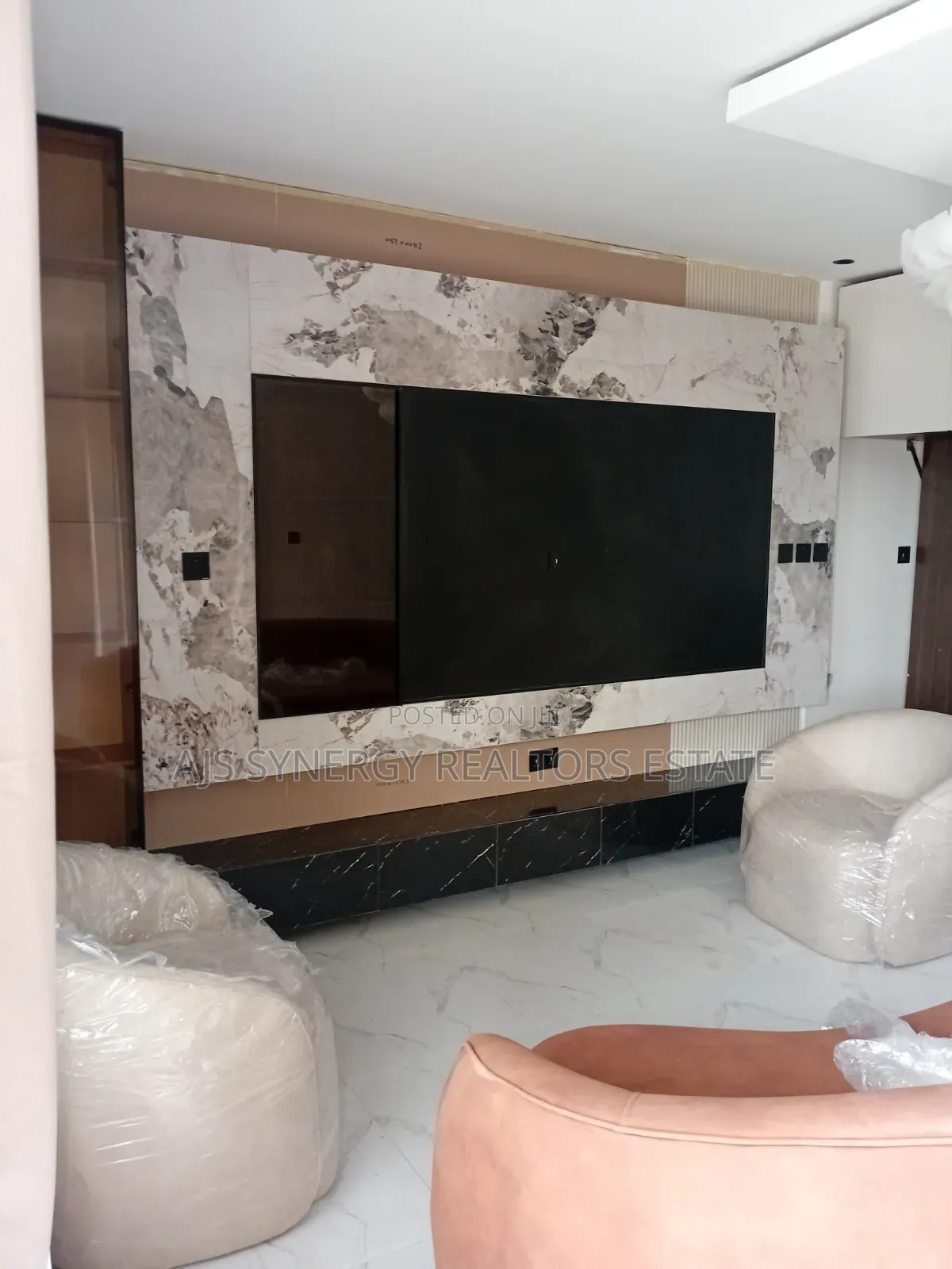 Furnished 2bdrm Maisonette in Lekki Phase 1 for sale in Lekki Phase 1