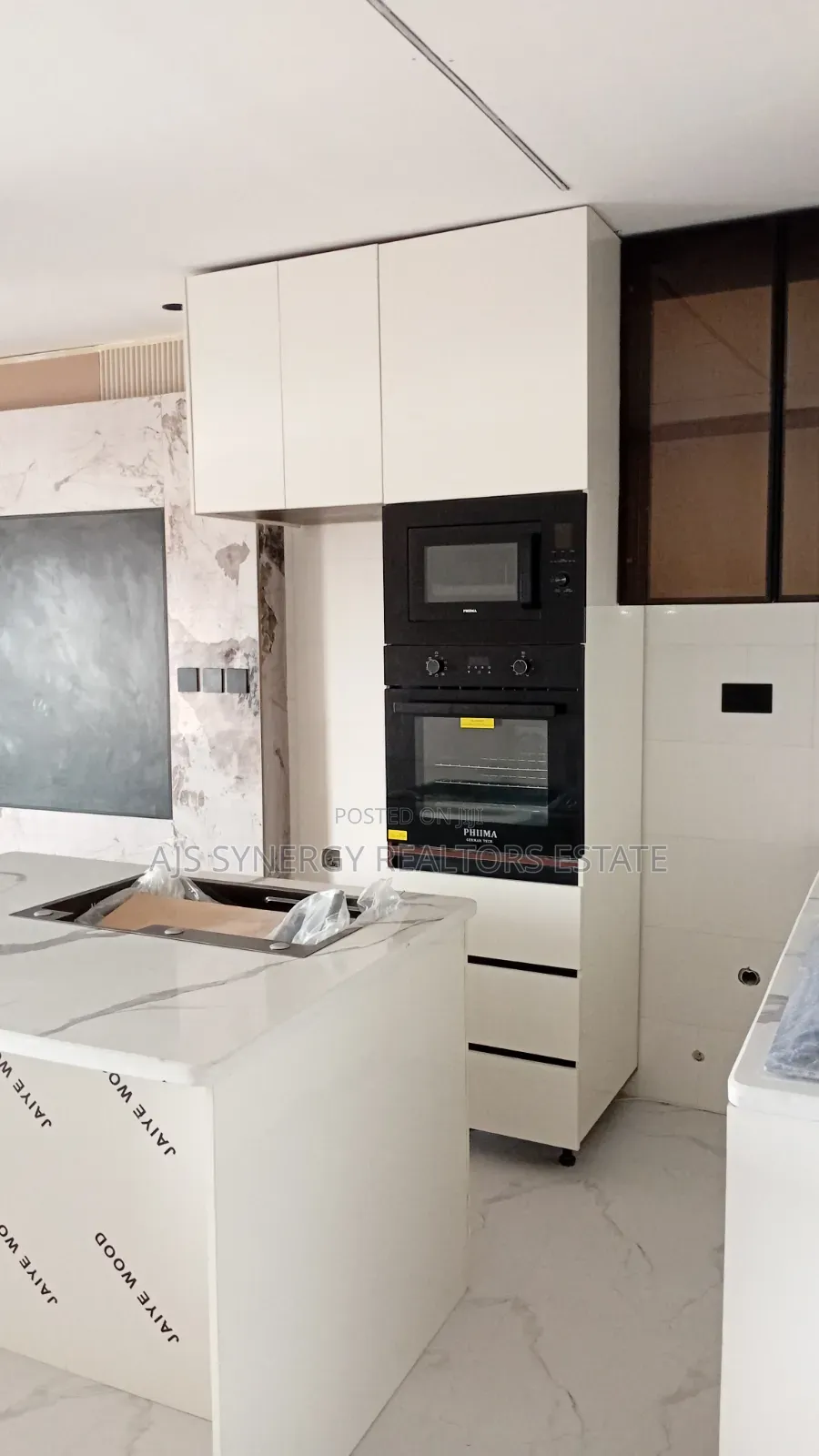 Furnished 2bdrm Maisonette in Lekki Phase 1 for sale in Lekki Phase 1