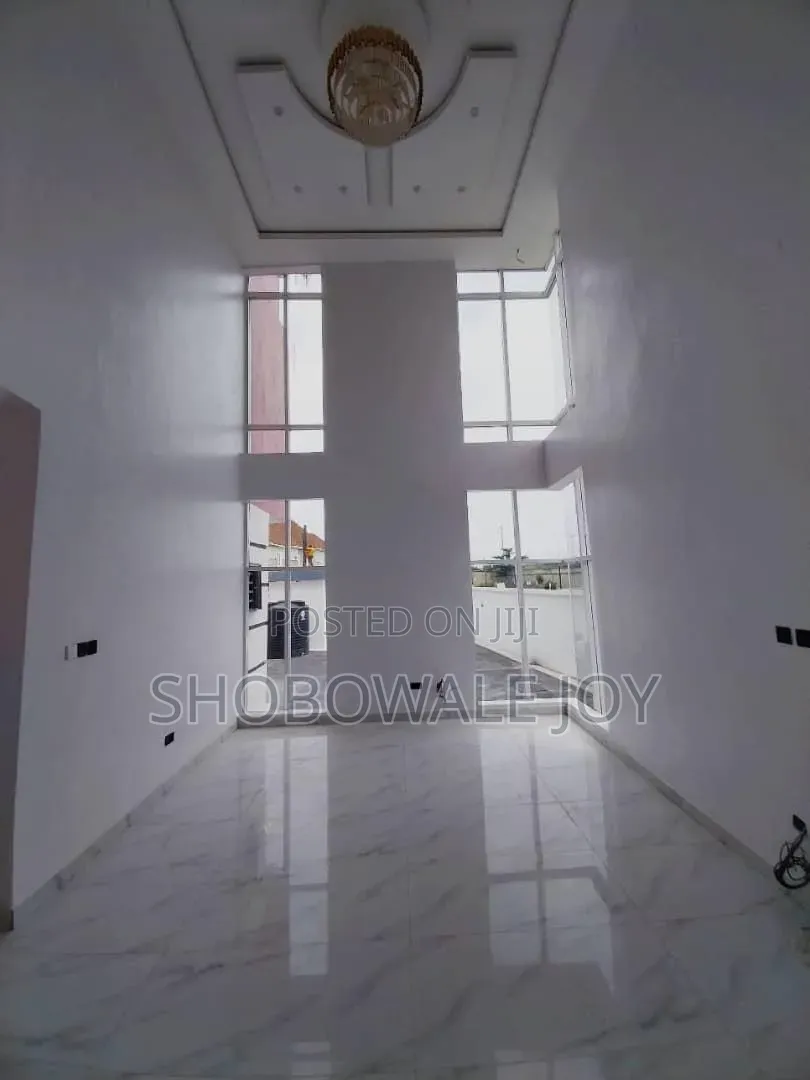 5bdrm Duplex in Chevron for sale in Chevron