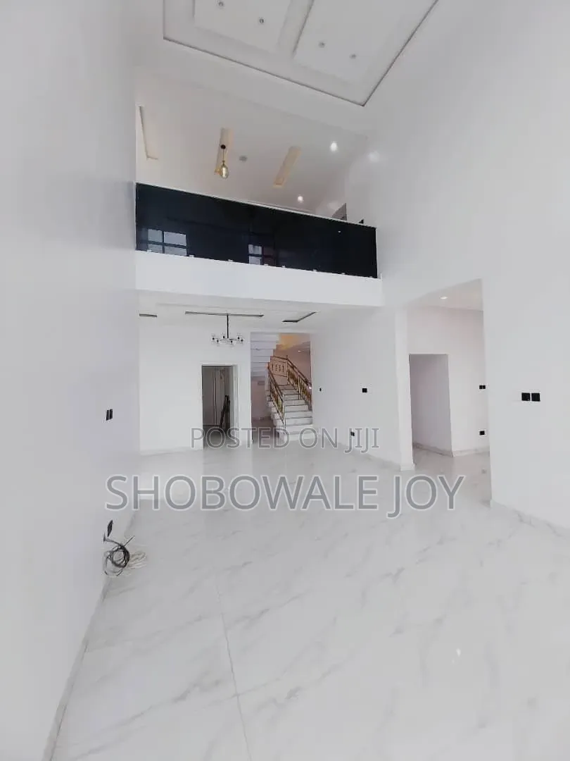 5bdrm Duplex in Chevron for sale in Chevron