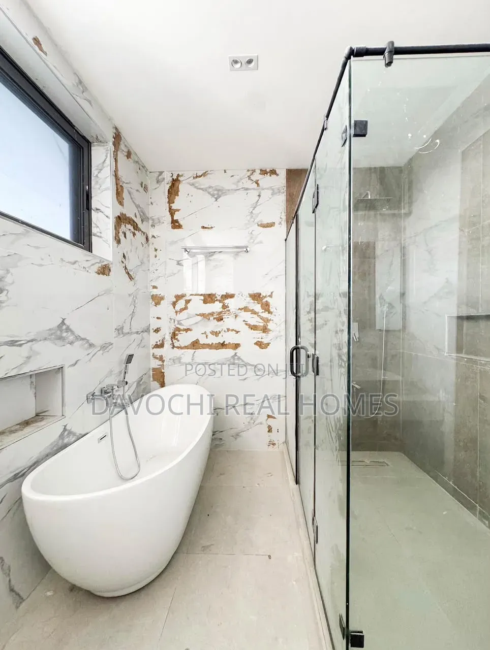 5bdrm Duplex in Banana Island for sale in Banana Island