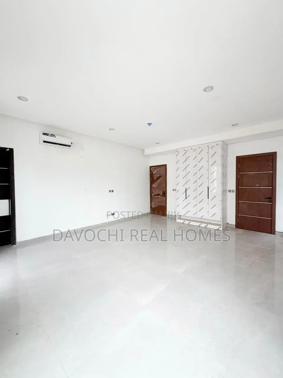 5bdrm Duplex in Banana Island for sale in Banana Island