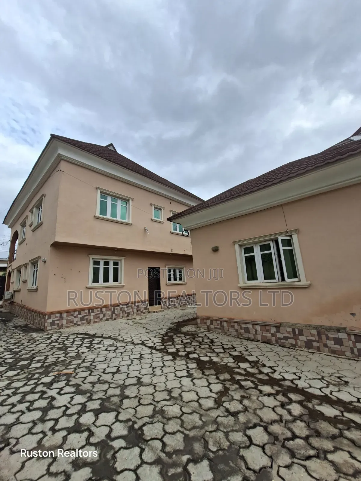 12bdrm Duplex in Bodija for sale in Bodija