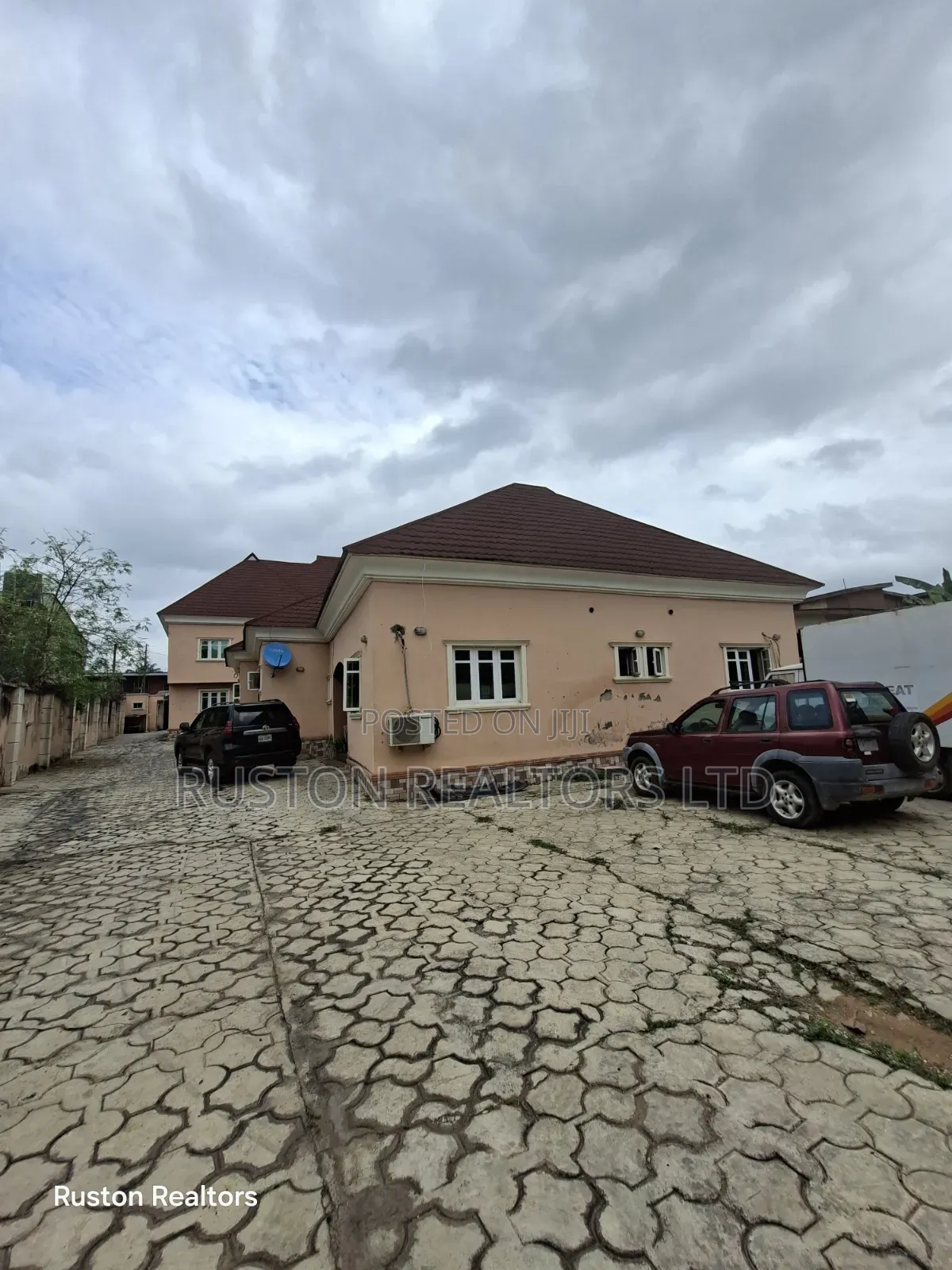12bdrm Duplex in Bodija for sale in Bodija