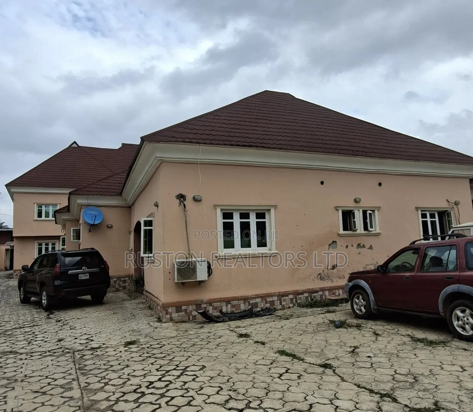 12bdrm Duplex in Bodija for sale in Bodija