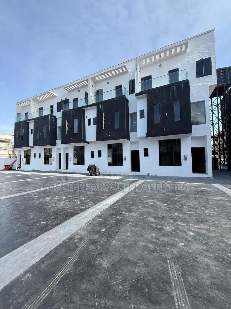 4bdrm Duplex in Lekki Phase 1 for sale in Lekki Phase 1