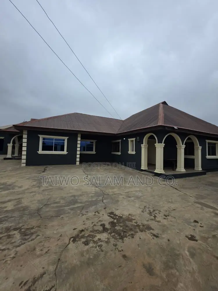 3bdrm Bungalow in Alakia for sale in Alakia