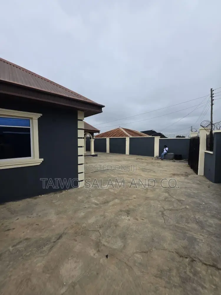 3bdrm Bungalow in Alakia for sale in Alakia