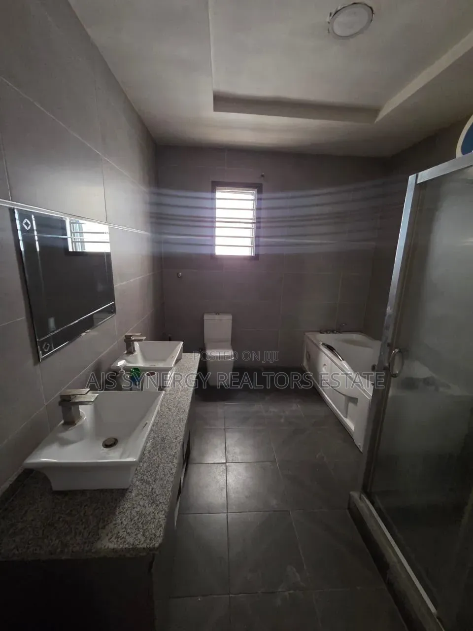 5bdrm Duplex in Banana Island for sale in Banana Island