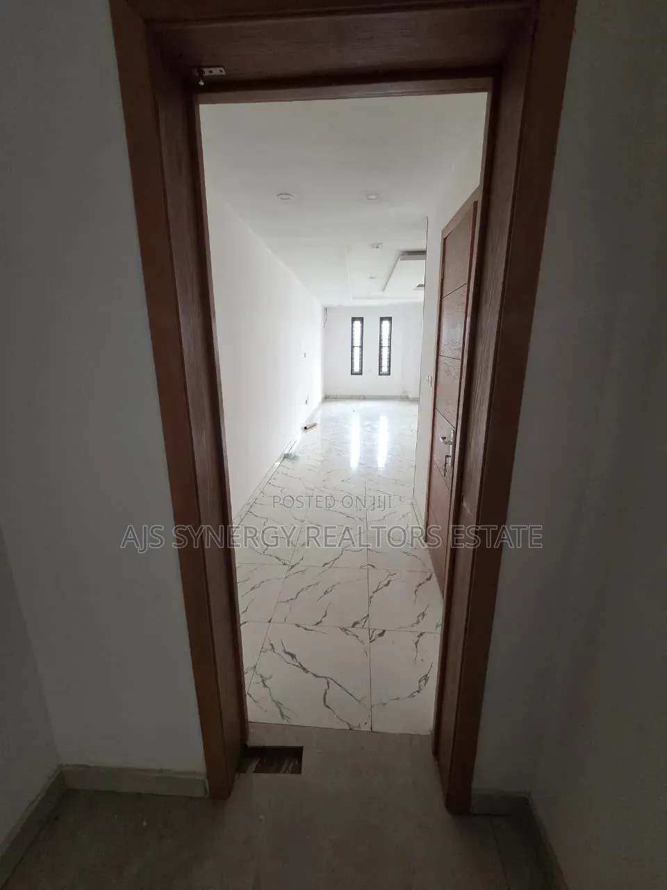 5bdrm Duplex in Banana Island for sale in Banana Island