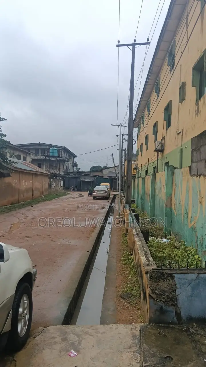 8bdrm Duplex in College for sale in College