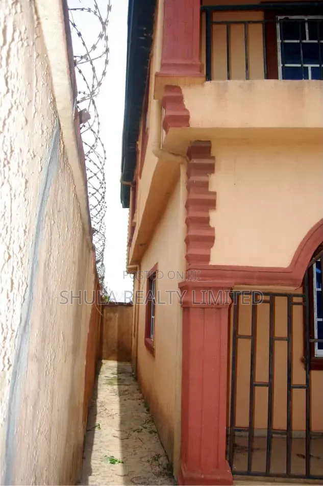 Furnished 16bdrm House in Oko Afo for sale in Oko Afo