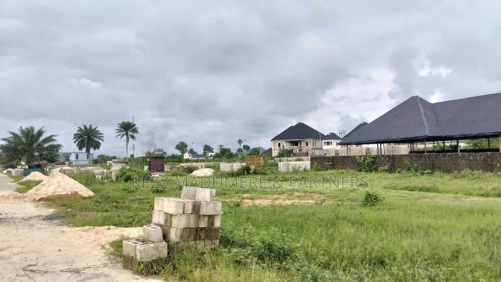 For Sale : 4 Plots Between NNPC Mega Station &Boskel Junction, Aba Rd in New Layout