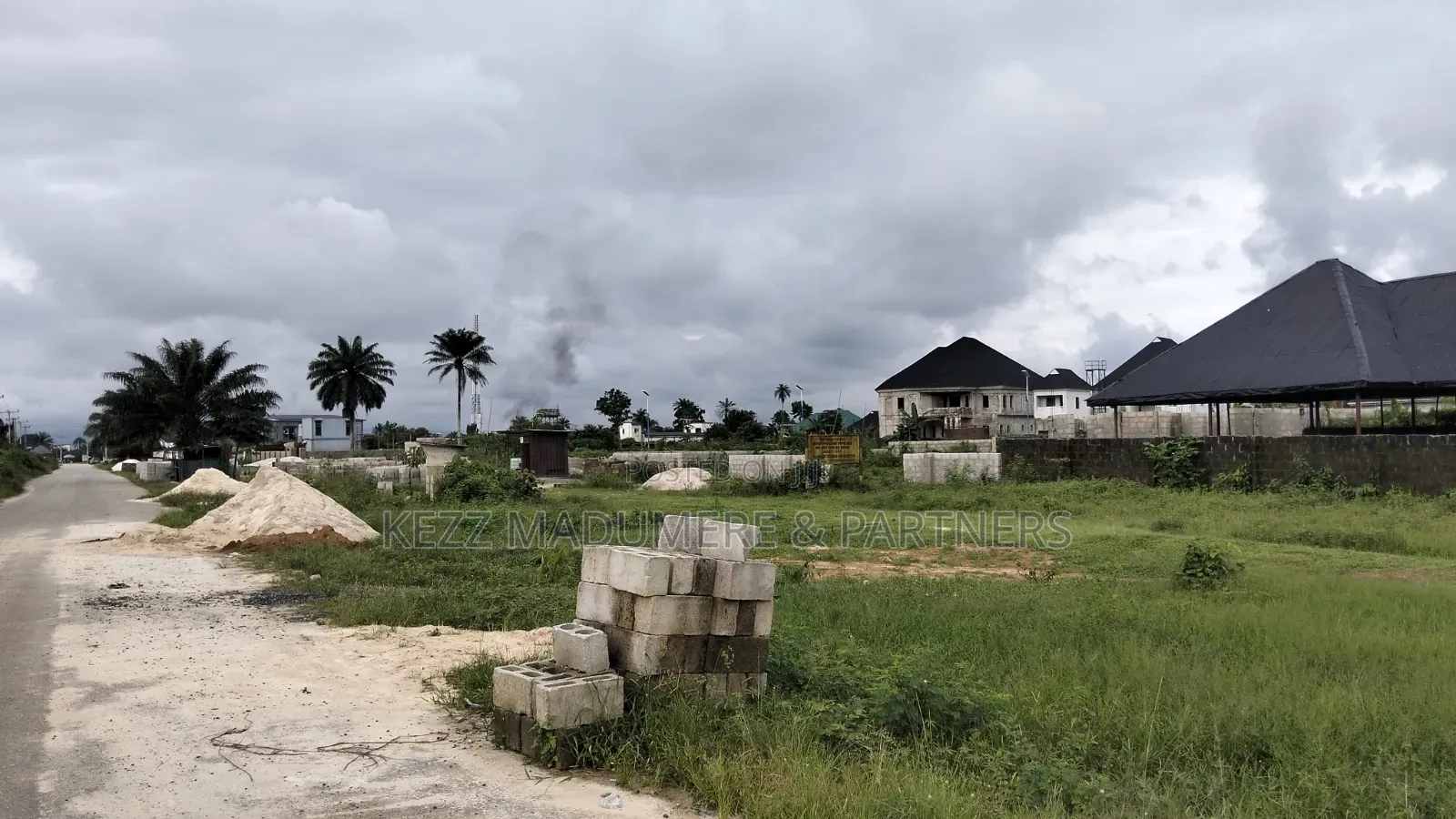 For Sale : 4 Plots Between NNPC Mega Station &Boskel Junction, Aba Rd in New Layout