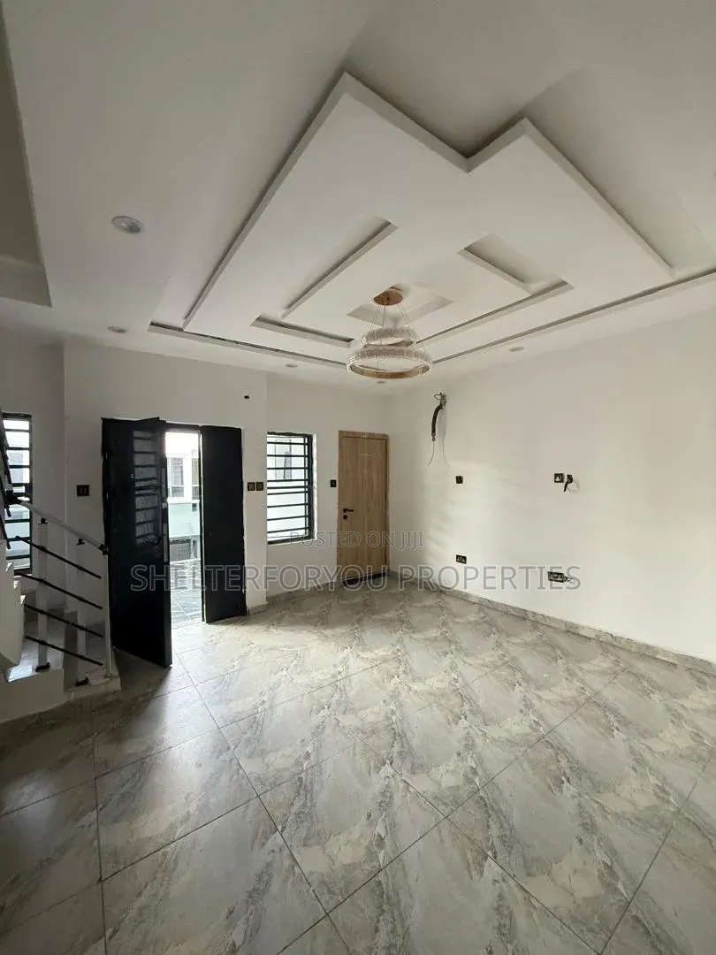 3bdrm Maisonette in Lekki Phase 1 for sale in Lekki Phase 1