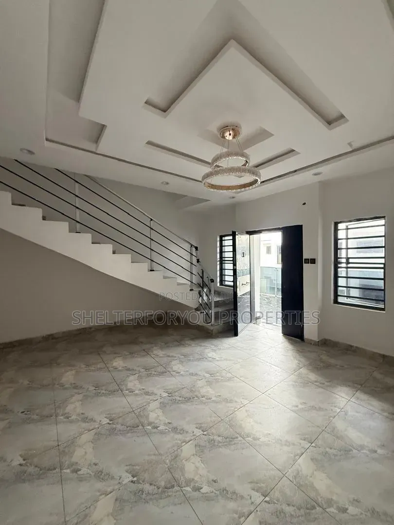 3bdrm Maisonette in Lekki Phase 1 for sale in Lekki Phase 1