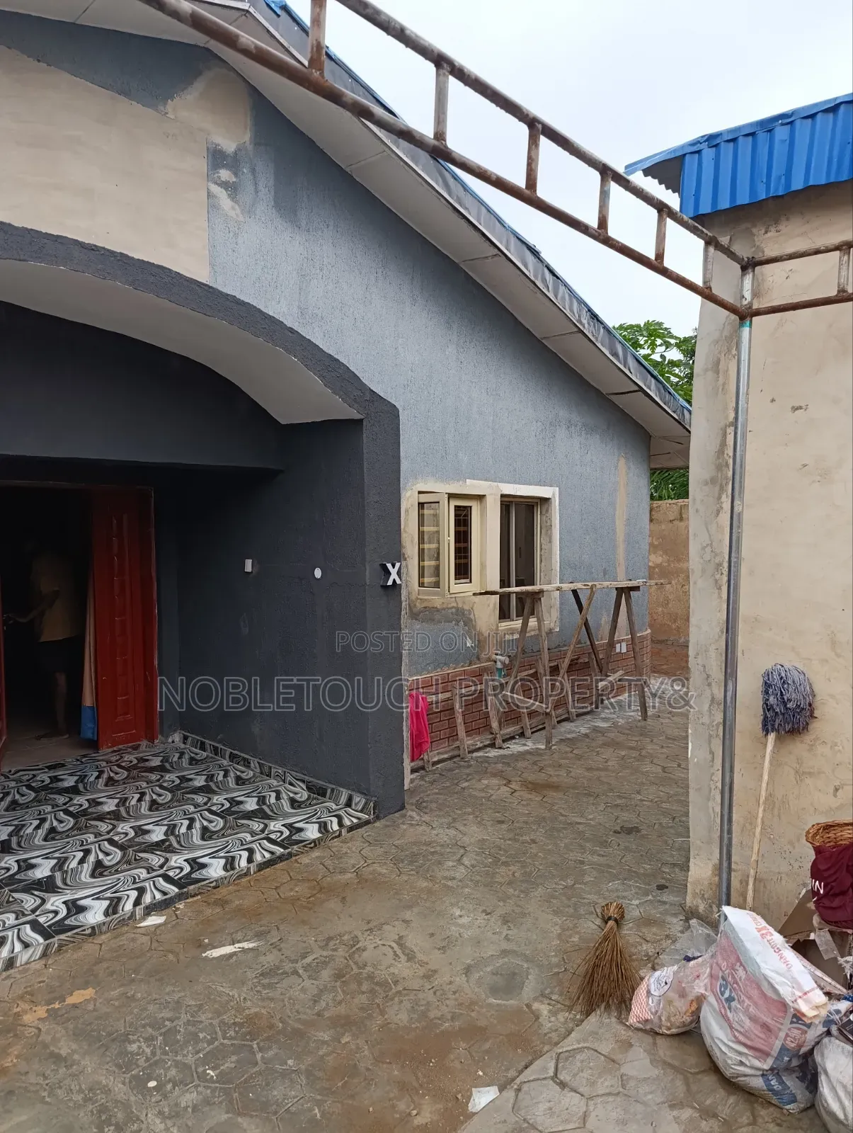 2bdrm Bungalow in Governor Road Ikotun for sale in Governors Road