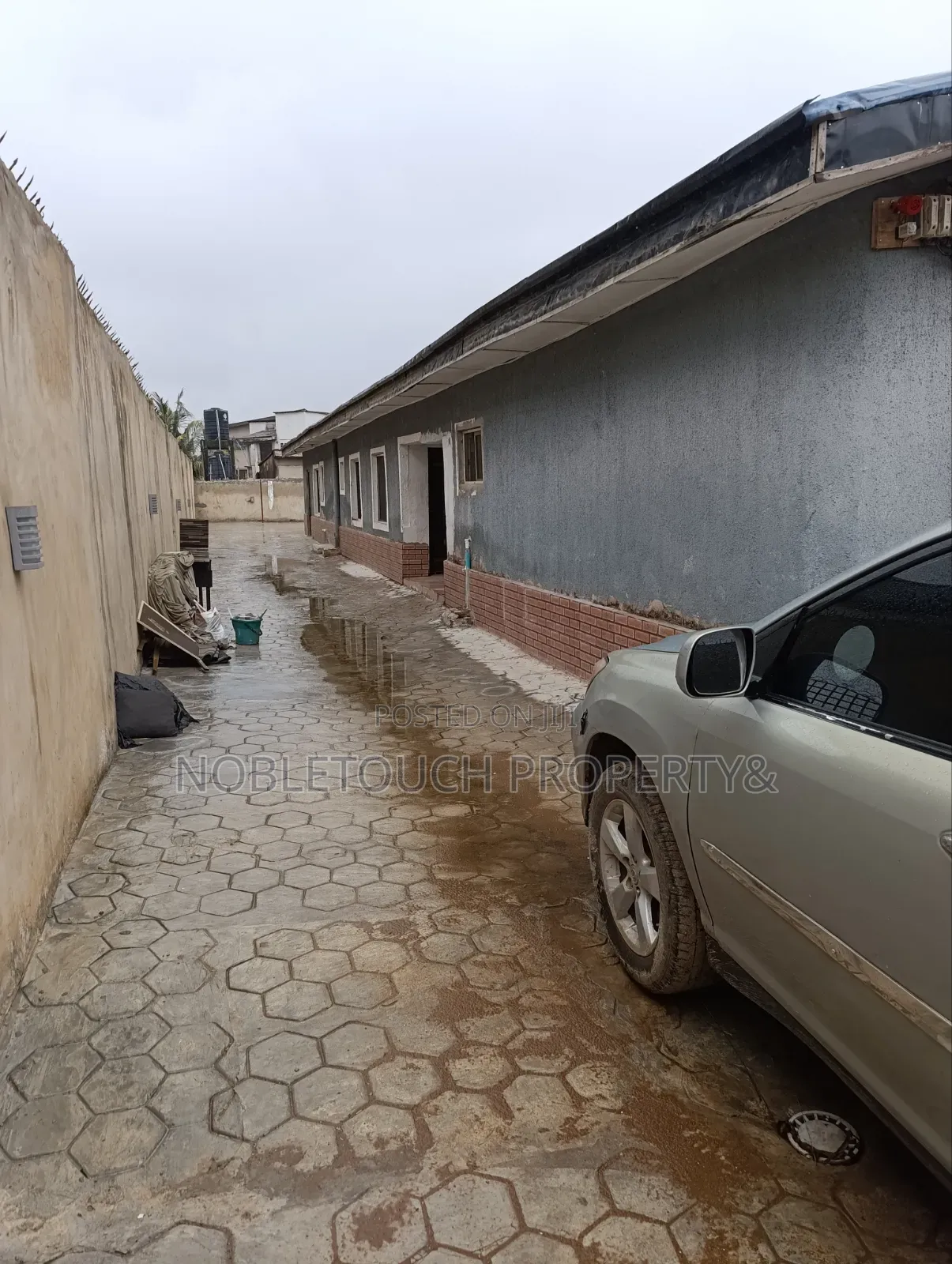 2bdrm Bungalow in Governor Road Ikotun for sale in Governors Road