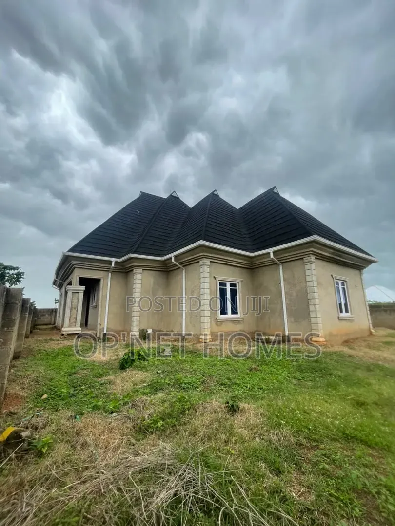 3bdrm Bungalow in Akure for sale in Akure