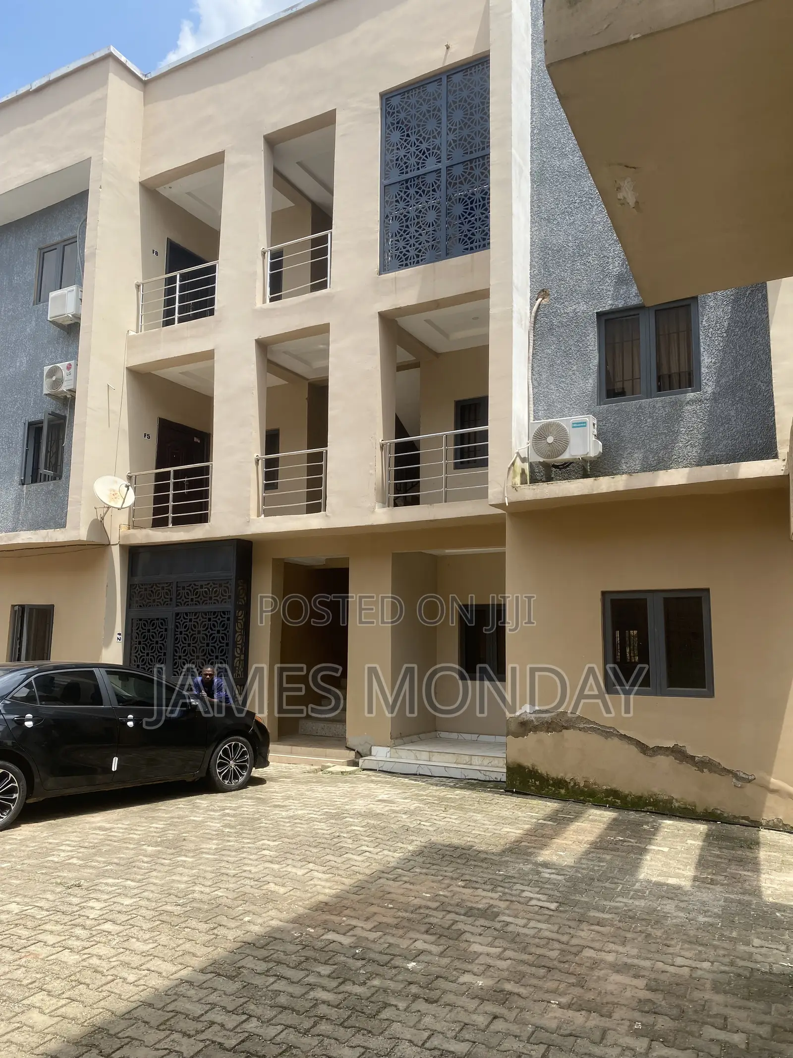 3bdrm Block of Flats in Private Residence, Durumi for rent in Durumi