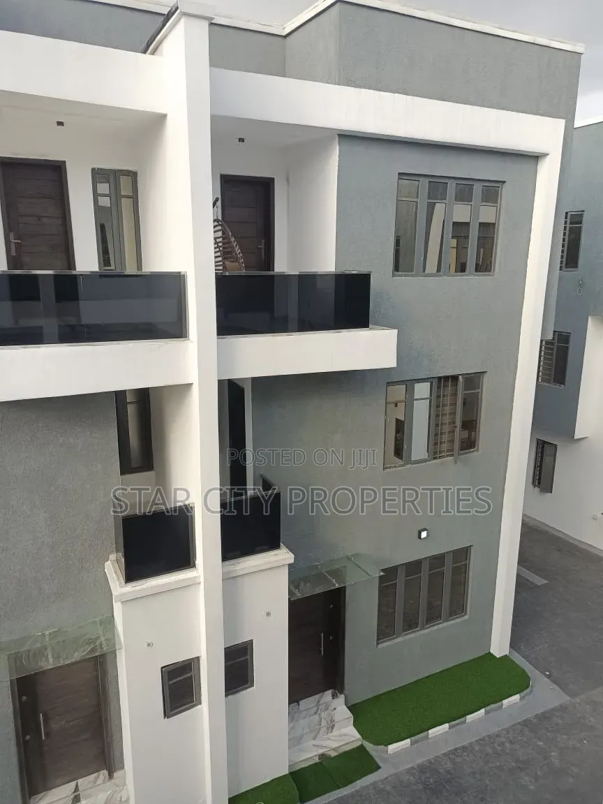 4bdrm Duplex in Maryland, Mende for sale in Mende
