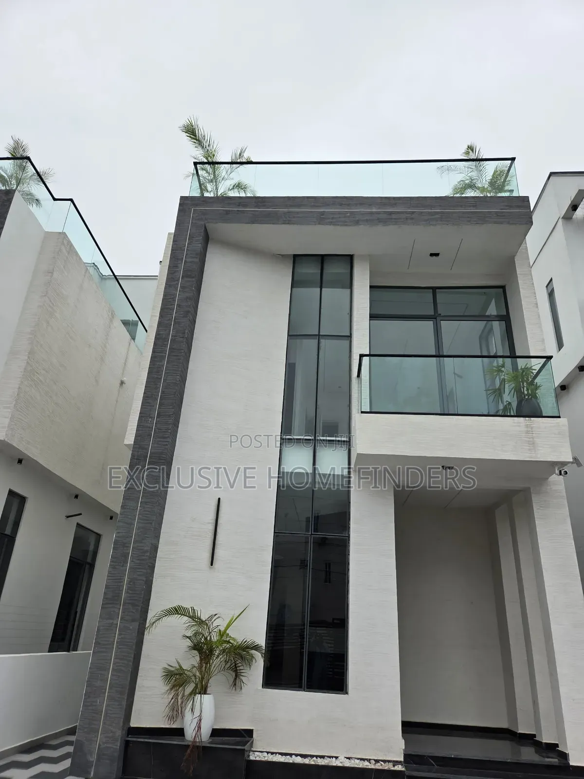 5bdrm Duplex in Osapa london for sale in Osapa london