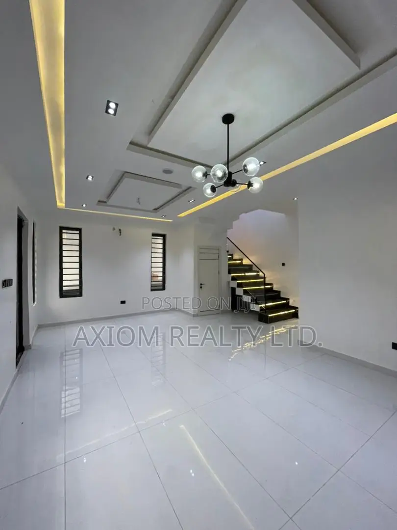 4bdrm Duplex in Idado for sale in Idado