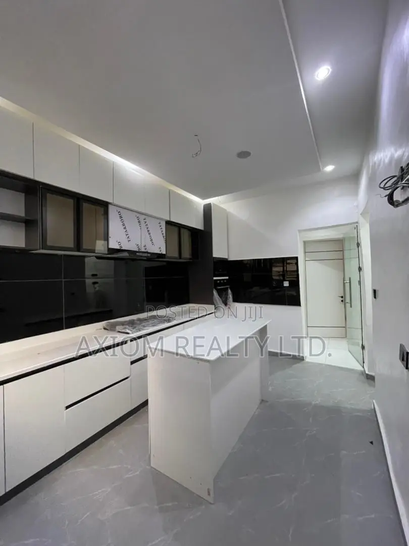 4bdrm Duplex in Idado for sale in Idado